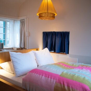 SWEETS-hotel-Amsterdam-West_bridge-house-Kinkerbrug_hotel-room-interior_bed_bedroom_cosy